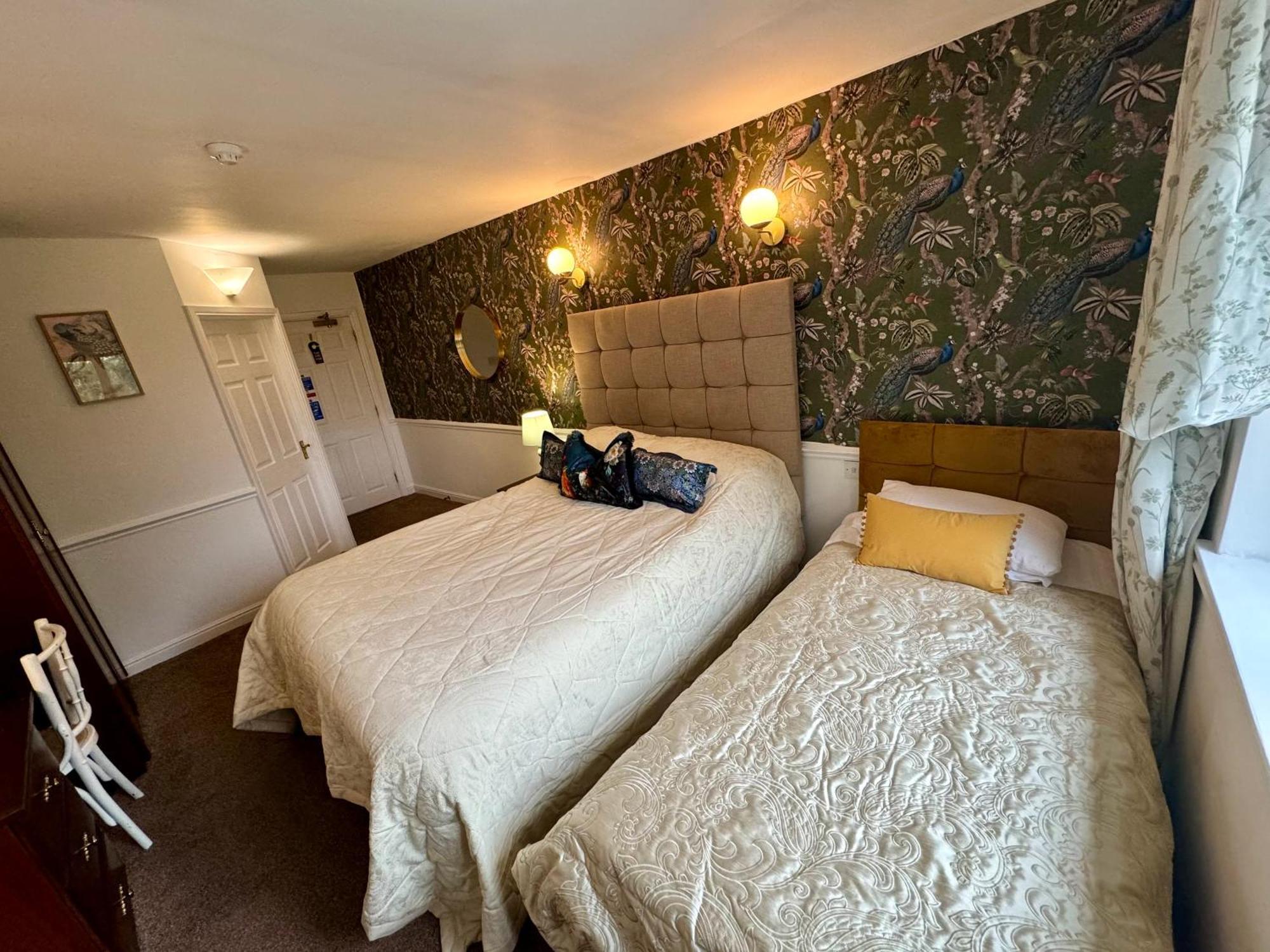 The Old Stone Trough Country Hotel Kelbrook エクステリア 写真